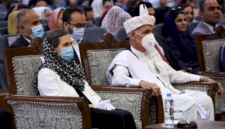 "رولا سعادة".. زوجة الرئيس الأفغاني الهارب أشرف غني لبنانية مسيحية (شاهد)