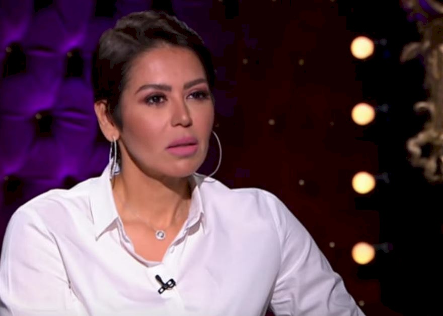 هجوم كبير على ممثلة مصرية طالبت بشطب "خانة الديانة" من الهوية!