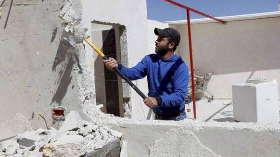 الاحتلال يجبر عائلة مقدسية على هدم ثلاثة من منازلها ذاتيا
