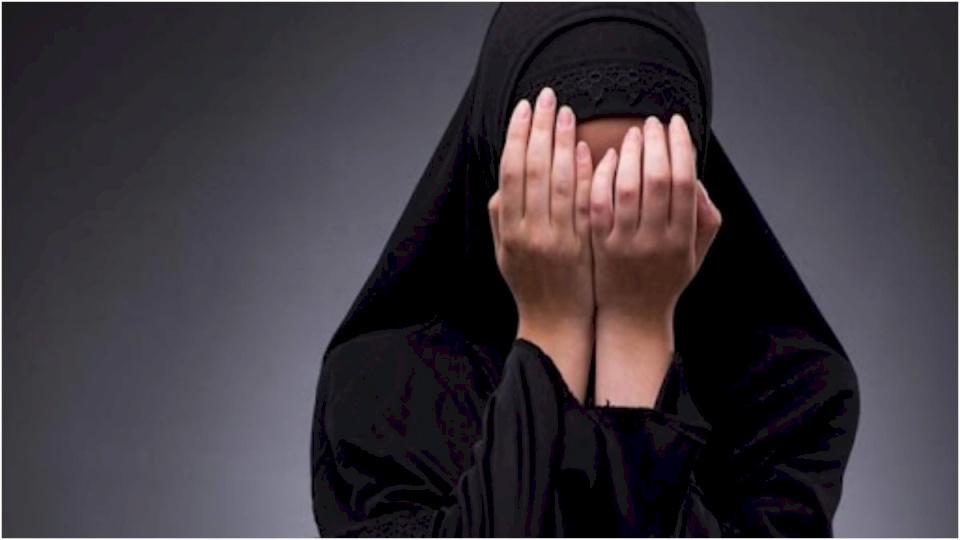 غضب لتحرش جماعي بفتاة في مكان عام بالسعودية (فيديو)