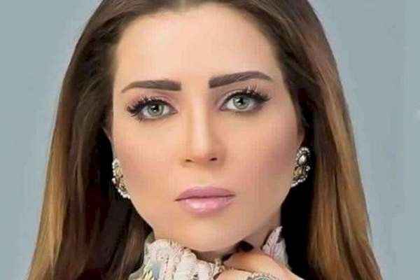 صورة نادرة لـ مي عز الدين من دون مكياج وعدسات لاصقة..هل اختلفت؟