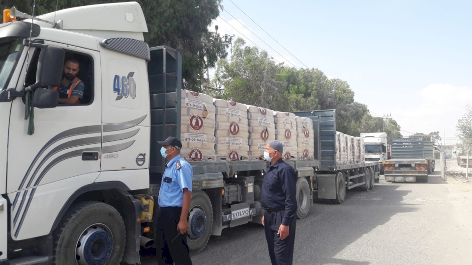 صور| اقتصاد غزة : الاحتلال يدخل بضائع جديدة للقطاع