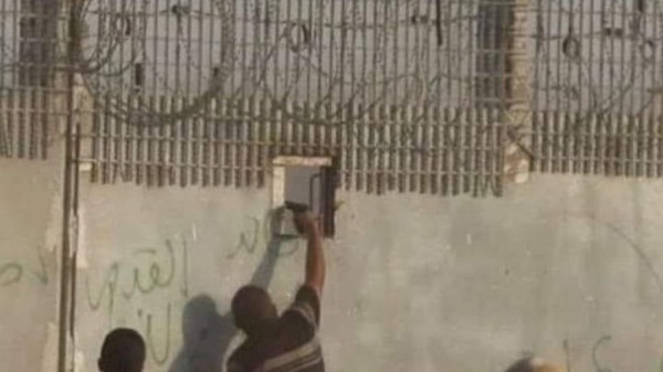 وزير إسرائيلي يهدد: سيتم تصفية مطلق النار على الجندي في غزة