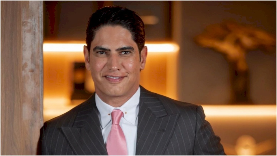 وسامة شقيق أحمد أبو هشيمة تشعل السوشال ميديا (شاهد)