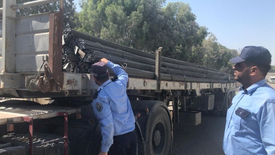 الاحتلال يسمح بدخول حديد البناء لغزة