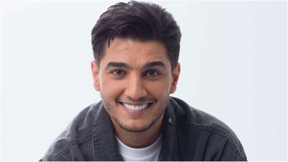 شاهد ردة فعل محمد عساف بعد لقاء "توأمه الشمعي" في دبي! (فيديو)