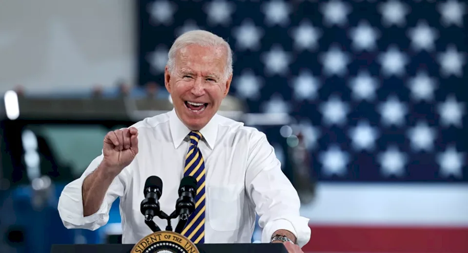 إعلام: لقاء بايدن بينيت يشبه لقاء المعلم بتلميذه