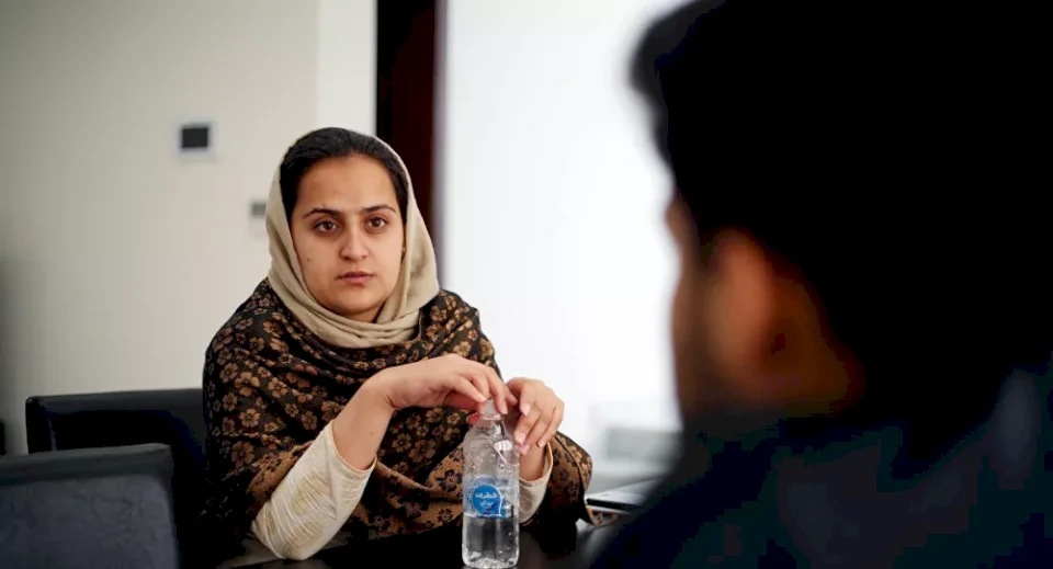 أول مذيعة أفغانية تحاور طالبان تكشف كواليس المقابلة: محظوطة بارتدائي ملابس فضفاضة