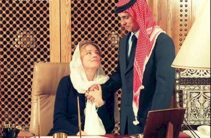 الملكة نور ترد على اتهام نجلها حمزة بالسعي إلى الانقلاب