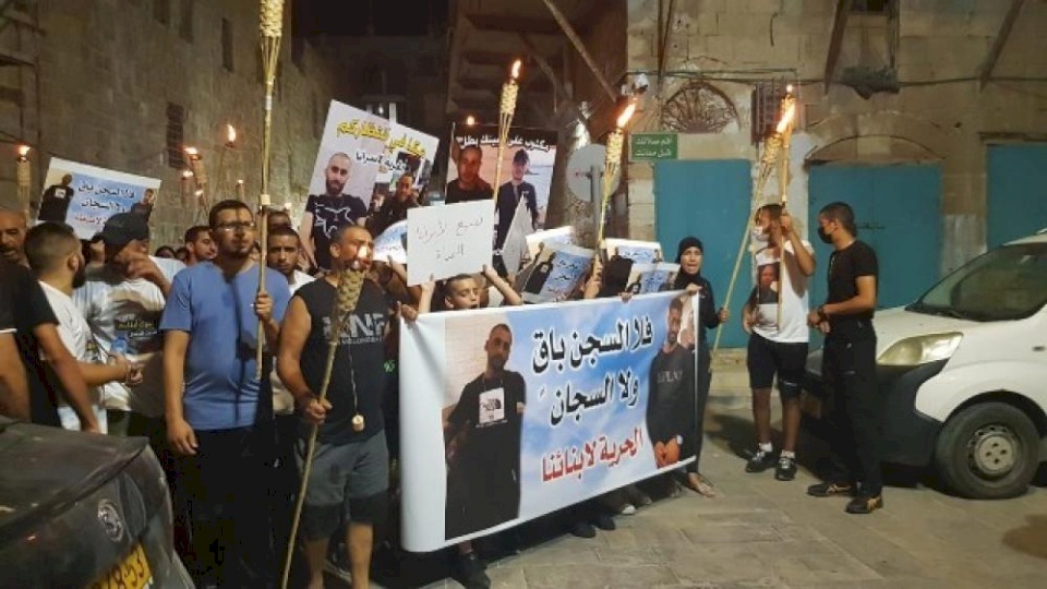 مسيرة مشاعل بعكا تضامنًا مع معتقلي هبة مايو