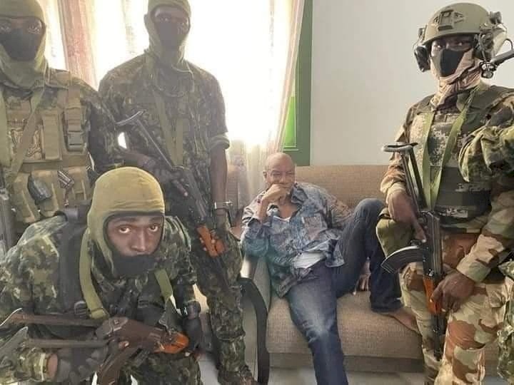 انقلاب عسكري في غينيا وأنباء عن اعتقال الرئيس