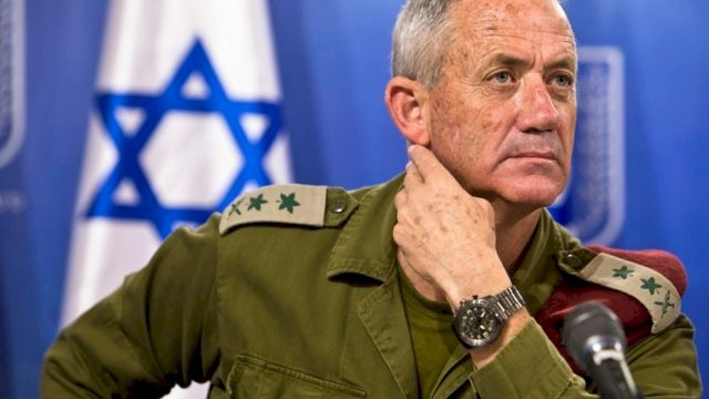 غانتس يوعز بتشديد الإجراءات على طول الحدود لاعتقال الأسرى الذين انتزعوا حريتهم