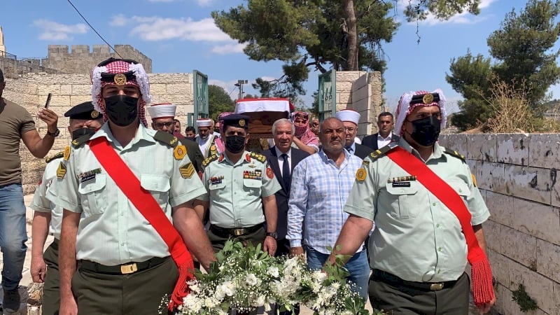 صور| بمشاركة وفد اردني.. تشييع جثمان الشهيد الاردني في القدس