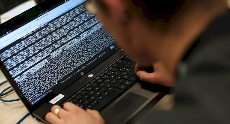 هاكر يهدد بكشف بيانات 7 ملايين إسرائيلي