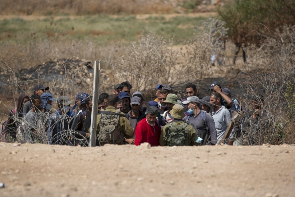 بعد عملية جلبوع.. ليلة صعبة في جنين والاحتلال يلاحق أهالي الأسرى الستة