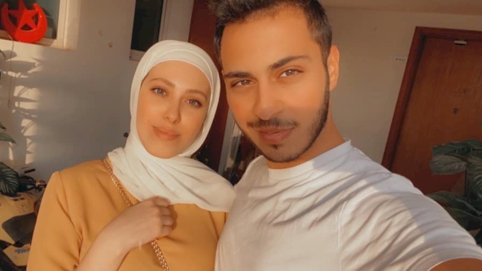 الحديث عن الشبه بين الوليد مقداد وزوجته يعود إلى الواجهة.. ما القصة؟‎‎ (صور)