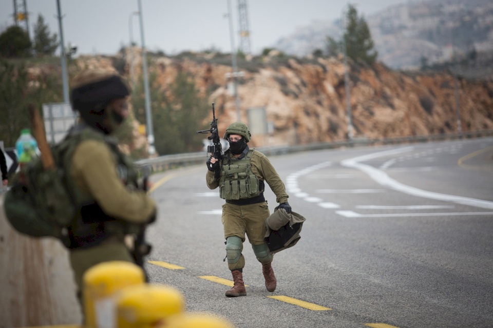 إسرائيل تمدد إغلاق الضفة الغربية بعد عملية جلبوع