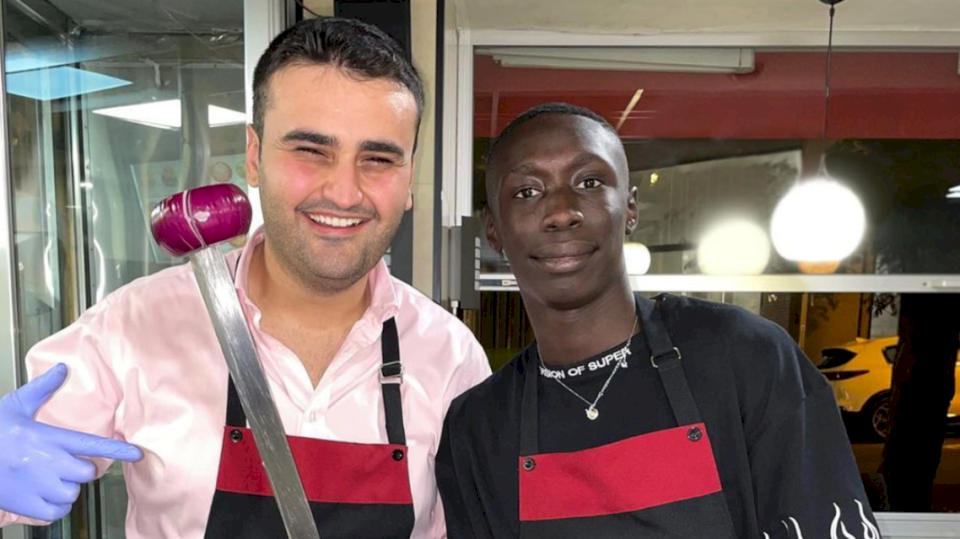 فيديو طريف.. مدون سحر تيك توك يسخر من "شيف شهير"