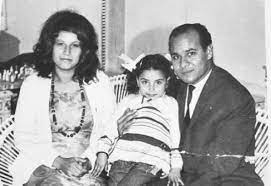 صورة| هذه الفتاة أصبحت نجمة حسناء.. خمّنوا من هي