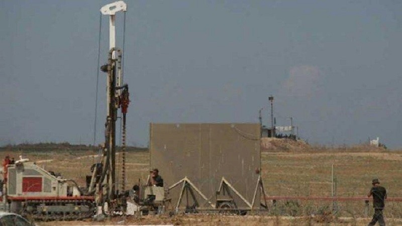 جيش الاحتلال يعزز الجدار الخرساني المحاذي لقطاع غزة