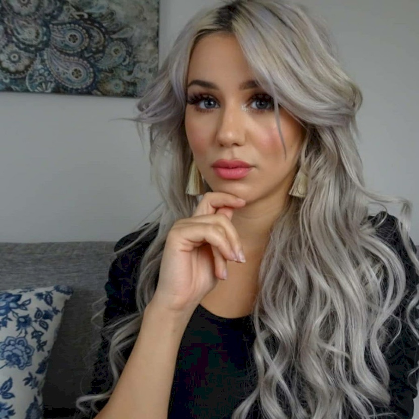 فيديو| يوتيوبر جزائرية تثير الجدل بزعمها رؤية الرسول في المنام