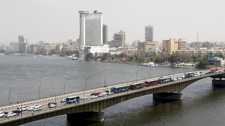 مصر.. توقيف مسؤول كبير بوزارة الصحة يروج المخدرات عبر "فيسبوك"