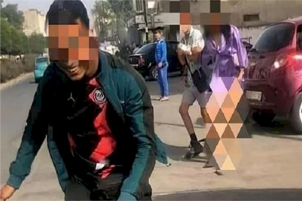 تعمد ملاحقتها.. توثيق تعرض فتاة للتحرش بالشارع العام في المغرب! (فيديو)