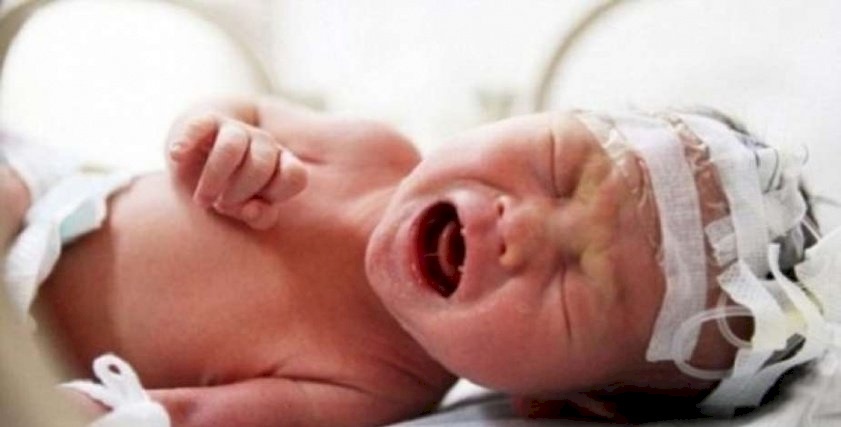 لماذا نردد الأذان في أذن المولود؟.. "الإفتاء" تجيب