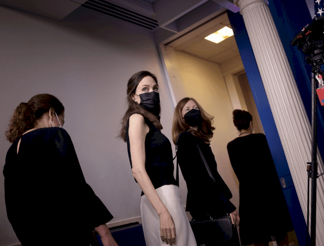 ما سبب زيارة أنجلينا جولي للبيت الأبيض؟ (صور)