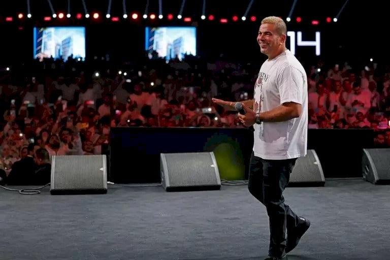 عمرو دياب يتسبب بطلاق زوجين أردنيين .. الزوجة اكتشفت الأمر صدفة وتفاجأت!