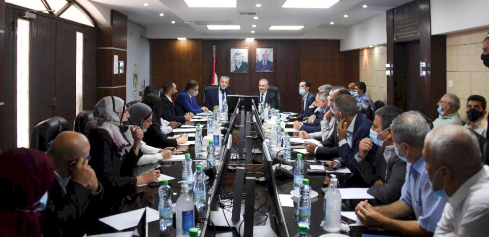 اشتية: نؤمن بالديمقراطية والشراكة وأن يبقى النظام ممثلاً بالجميع