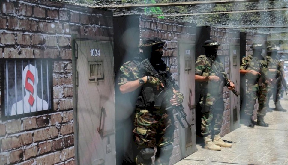 صحيفة تكشف تفاصيل "مقترح حماس" لتنفيذ صفقة تبادل أسرى