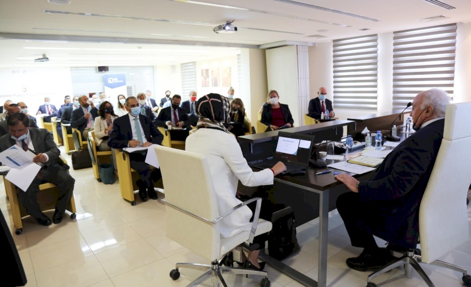 بشارة للمانحين: الوضع المالي يتجه لمزيد من التعقيد