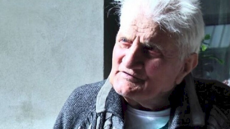 تفاصيل غريبة.. بعد 30 عاما على اختفائه وتأبينه يعود إلى بيته بنفس الملابس!