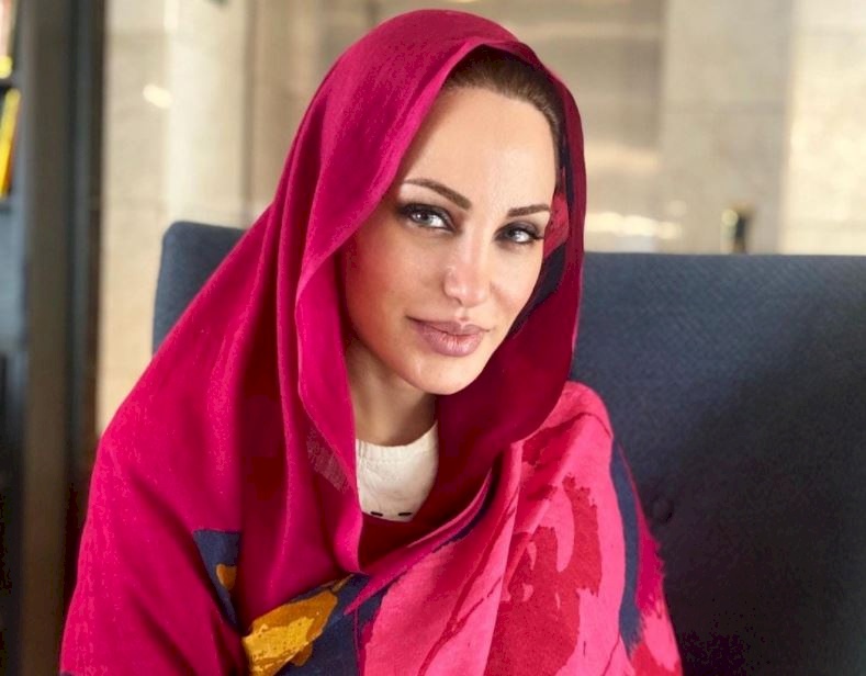 شبيهة أنجلينا جولي الأهوازية تروي ما حدث معها عندما رأت النجمة بباريس (صور)