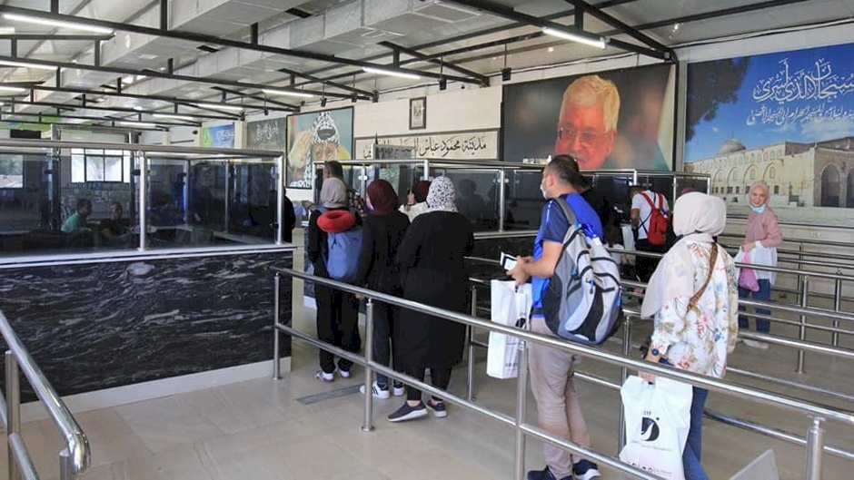 مهنا: معبر الكرامة يعمل غدا من الثامنة صباحا حتى الثالثة عصرا