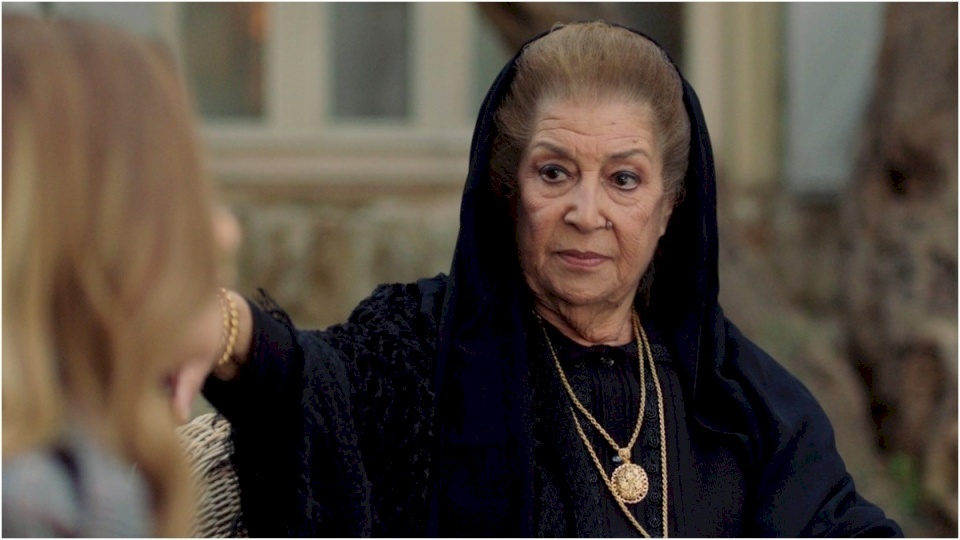 أسرة "الهيبة" تودع "أم جبل".. ومنى واصف حزينة