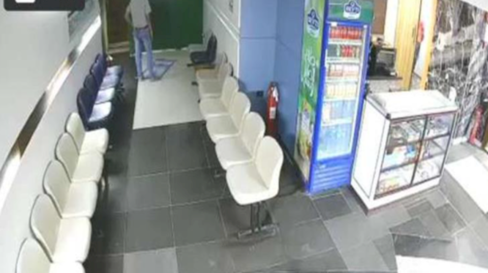 شاهد| فيديو يوثق لحظة وفاة شاب أثناء الصلاة بالإسكندرية