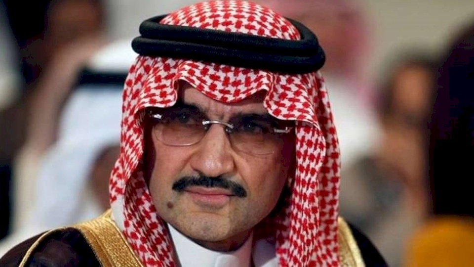 الوليد بن طلال مع والدته في ظهور نادر لها (فيديو)