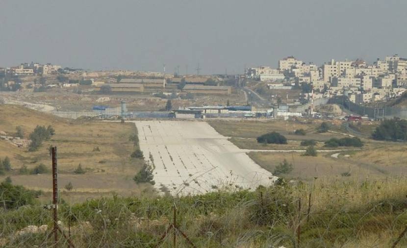 الاحتلال يروج لبناء 10 آلاف وحدة استيطانية في مطار قلنديا المهجور