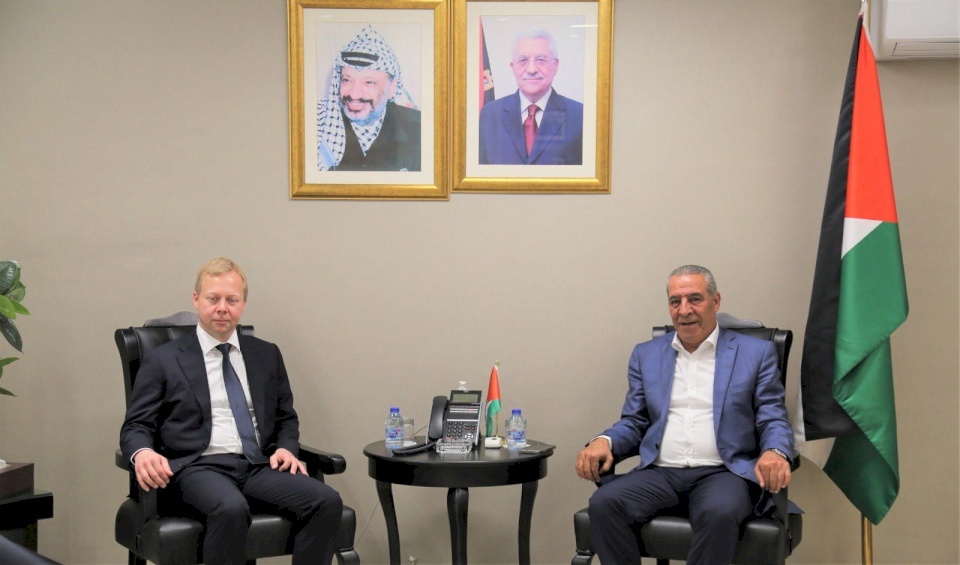 الشيخ يبحث مع المبعوث الأوروبي لعملية السلام المستجدات السياسية