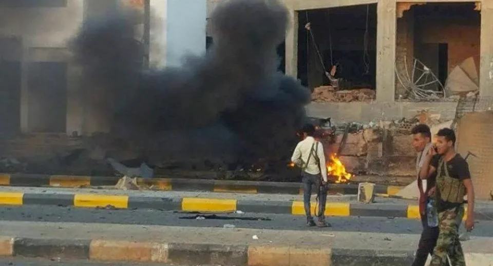 قتلى وجرحى إثر انفجار يستهدف موكب مسؤولين في اليمن