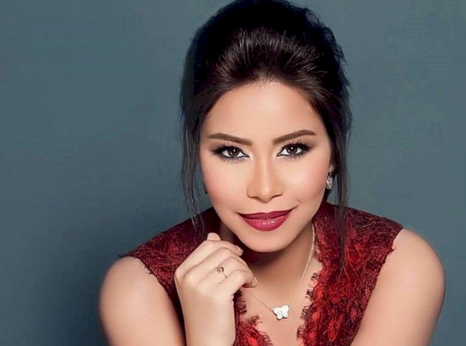 الفنانة المصرية شيرين عبد الوهاب تكشف عمرها الحقيقي في عيد ميلادها