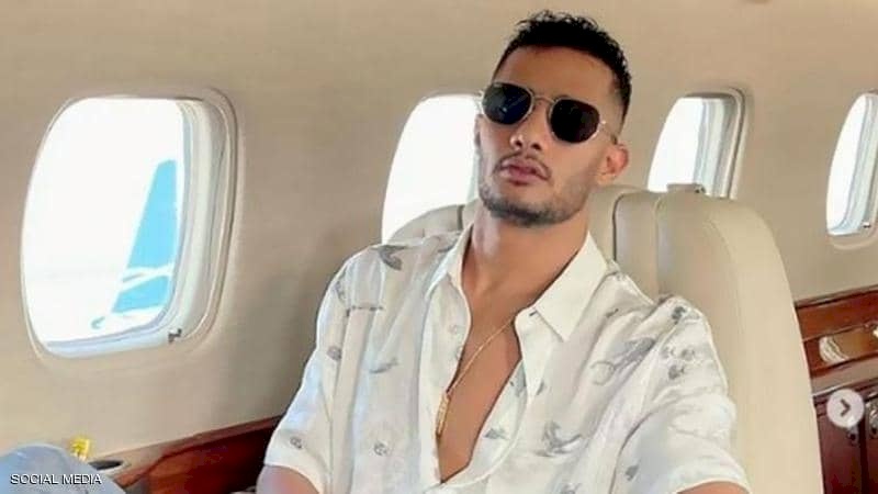 فيديو الطائرة يثير الجدل.. ماذا فعل محمد رمضان مع المضيفتين؟