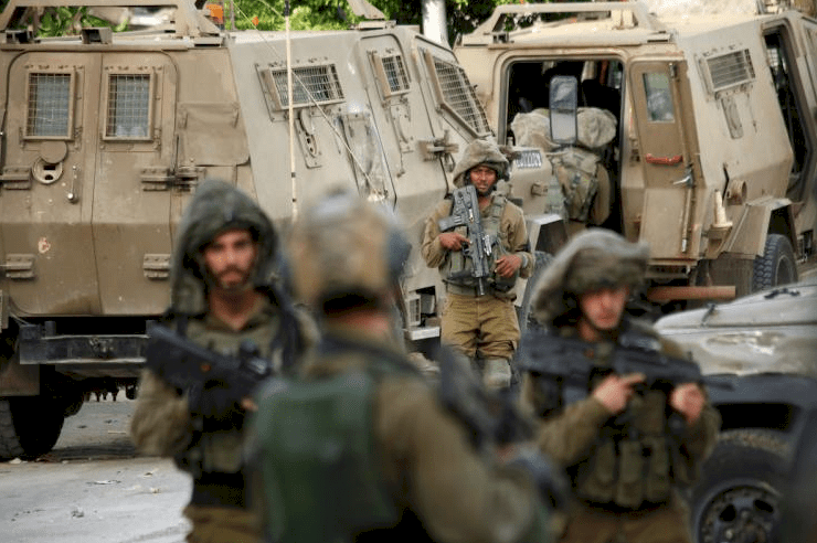 بالأسماء.. الاحتلال يعتقل 7 مواطنين من الضفة بينهم جريحان