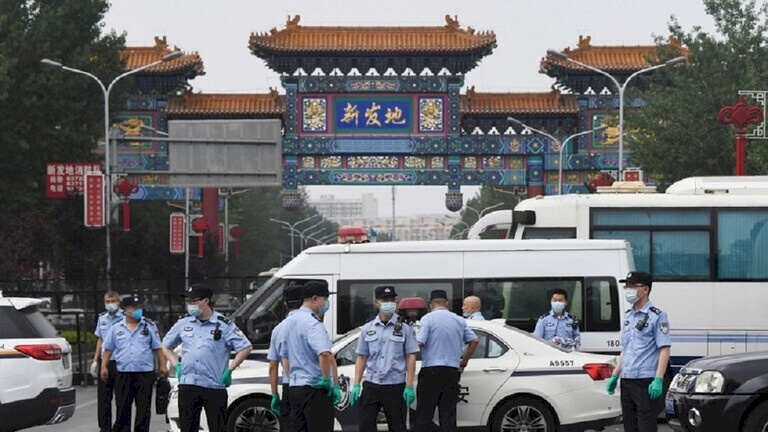 بسبب ابنته.. مواطن صيني يتوسل للشرطة أن تحتجزه