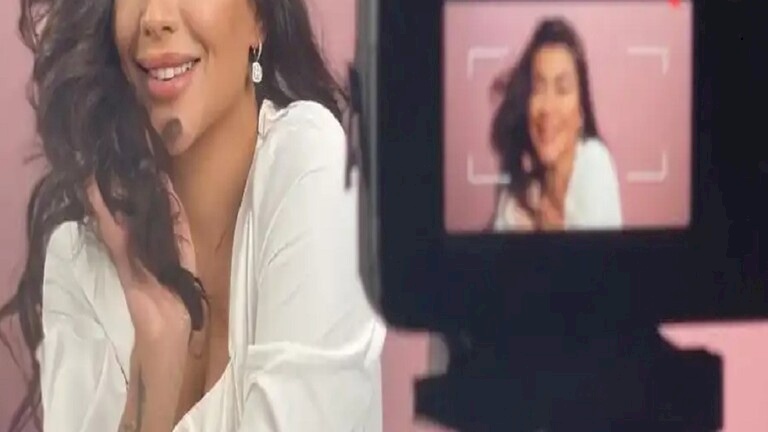 نشرته بالخطأ.. فيديو لا أخلاقي يضع إحدى مشاهير الكويت في ورطة!