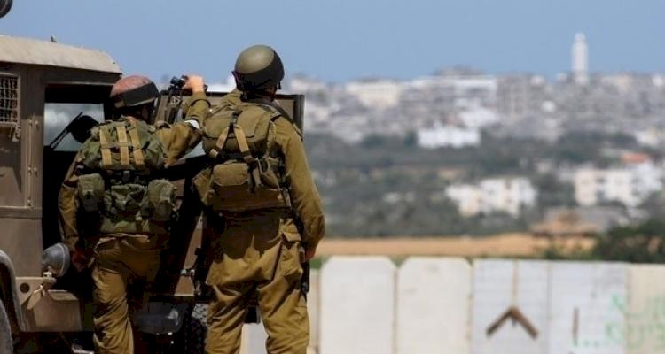 الاحتلال يعتقل فلسطينييْن بزعم وضعهما "عبوة متفجرة" عند حدود جنوب غزة