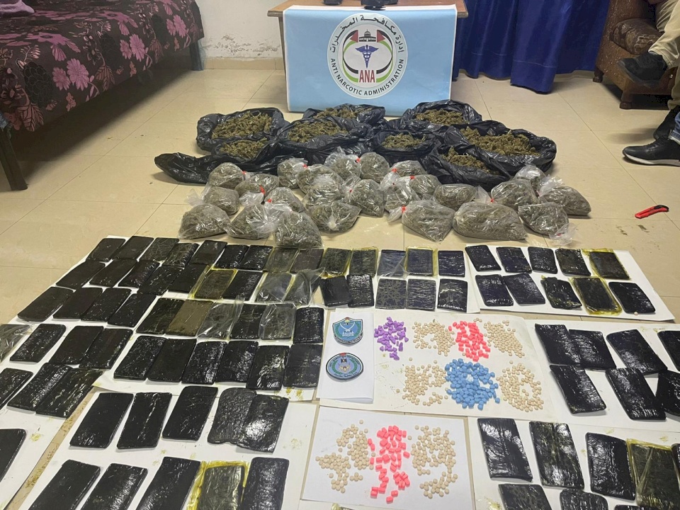  الشرطة تضبط كميات ضخمة من المخدرات في الخليل
