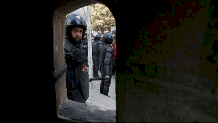عاتبها زوجها لعدم غسل ملابسه.. فتلقى عقابا صادما